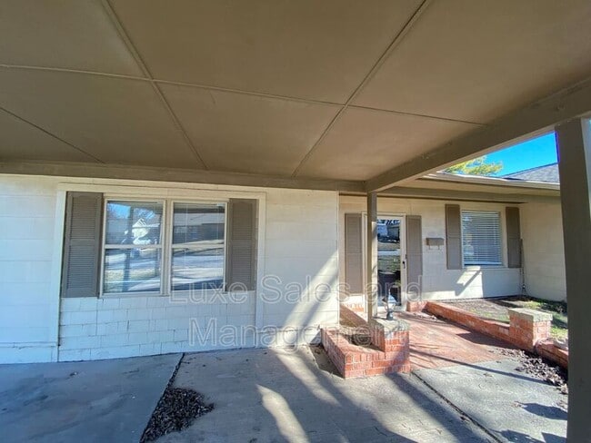 Photo - 6017 NW 56th St