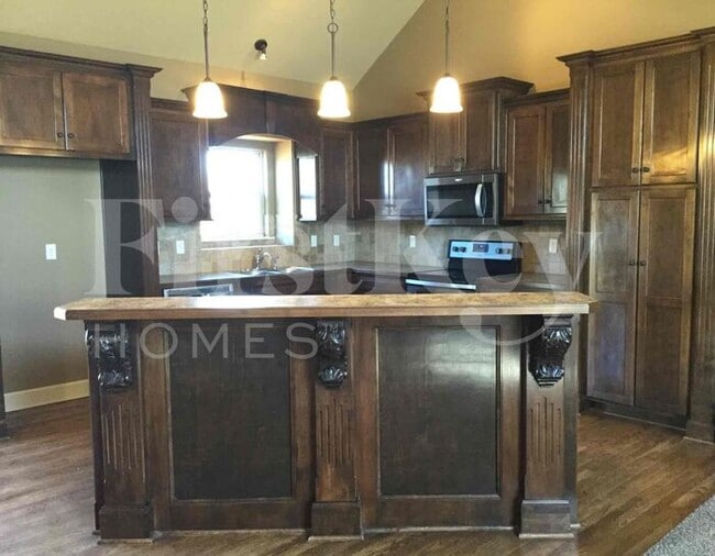 Photo - 2004 Parkview Dr