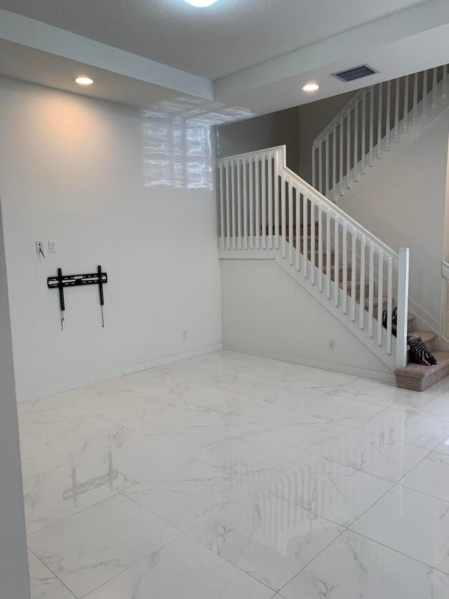 Photo - 1310 Pioneer Way