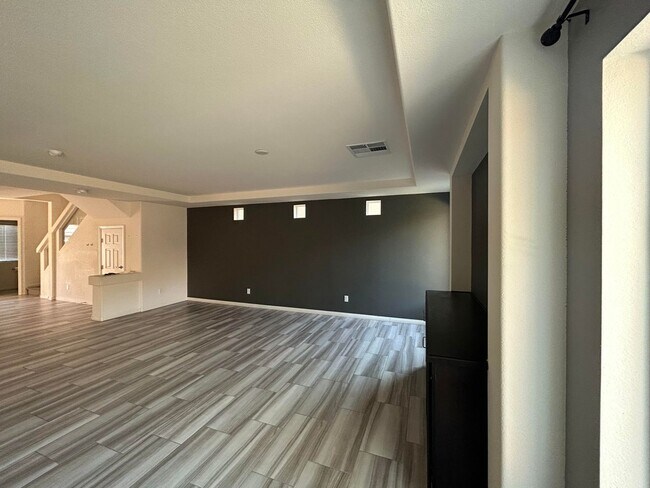 Photo - Great curb appeal