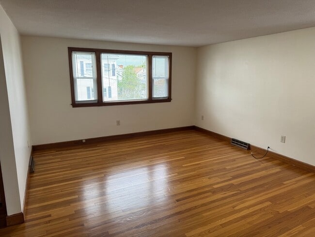 Building Photo - 25 King St Unit 2 Rental