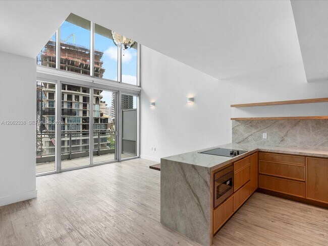 Photo - 92 SW 3rd St Unidad 704