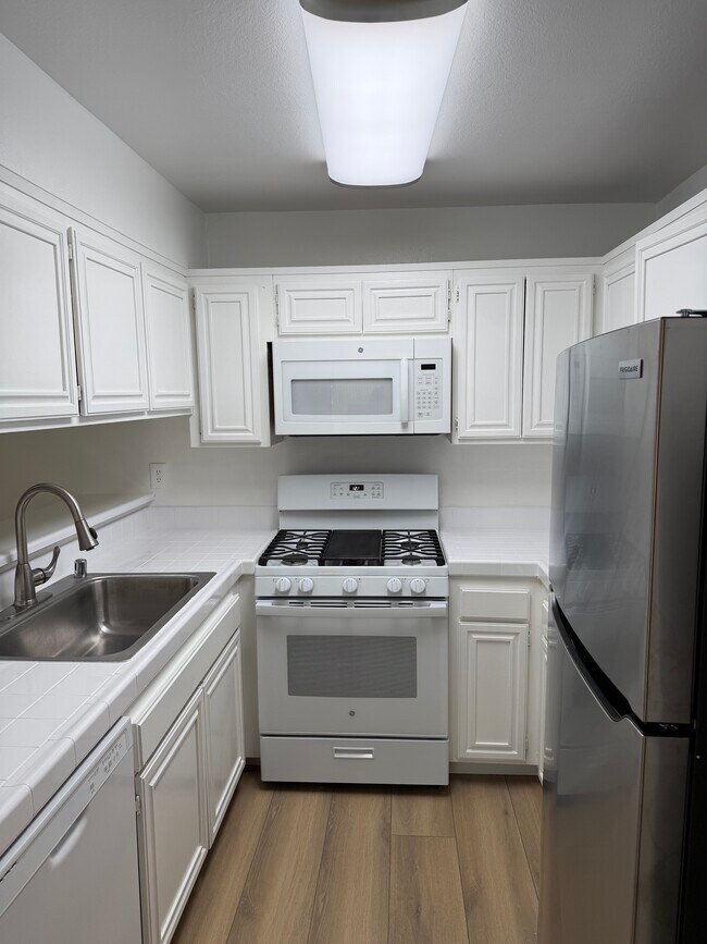 Photo - 901 S Sherbourne Dr