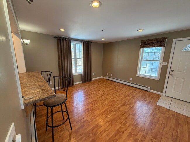 Photo - 332 Lydall St