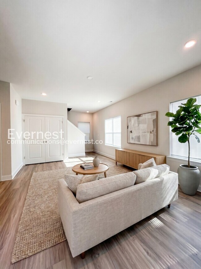 Photo - 106 Elwood St