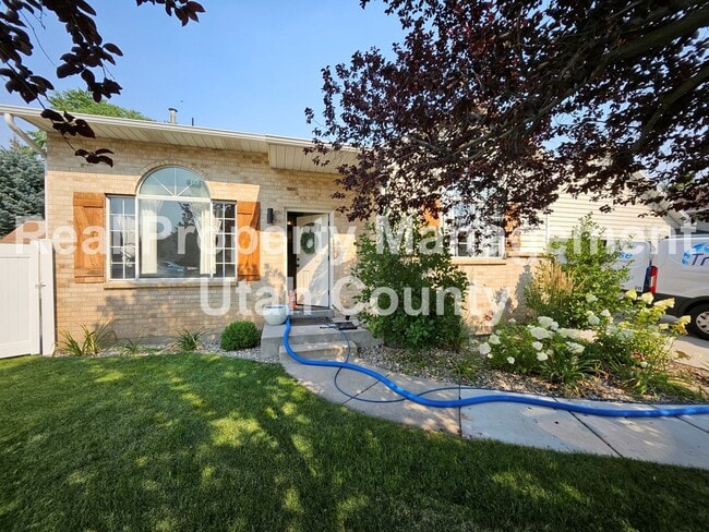 Building Photo - Large Orem Home