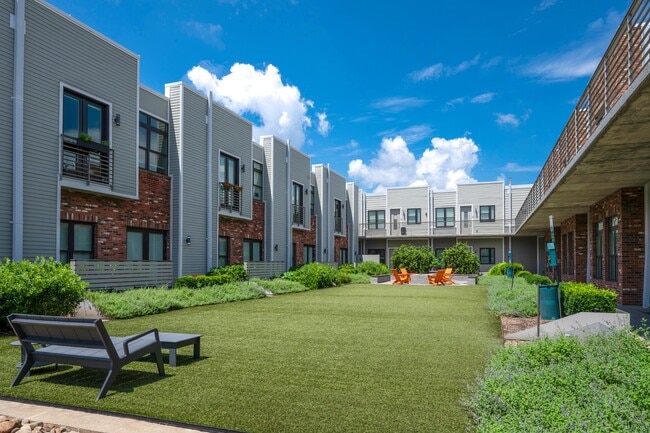 Building Photo - 2100 Acklen Flats
