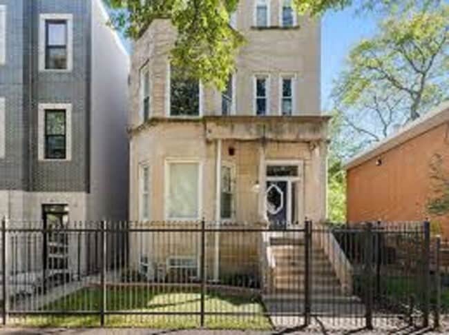 Building Photo - 4437 S Prairie Ave Unit 1