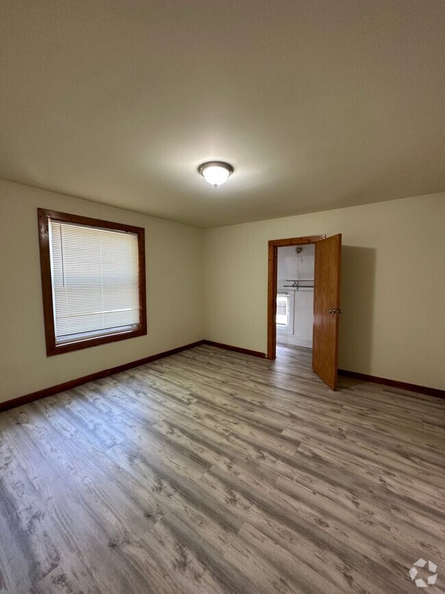 Building Photo - 5347 N Sherman Blvd Unit 5347 N Sherman Blvd (Upper ) Rental