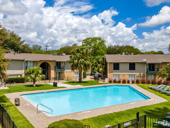Building Photo - Blue Vine Rental