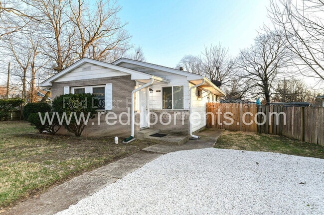 Building Photo - 5361 E Burgess Ave