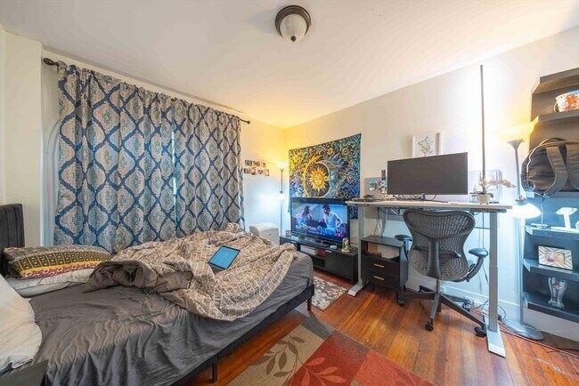 Building Photo - 62 Empire St Unit 1 Rental