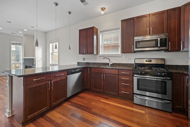 Photo - 1314 N Wicker Park Ave Unidad 2
