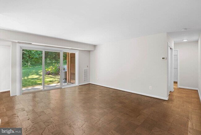3915 Lyndhurst Dr Unit 3915 Lyndhurst Dr, #103