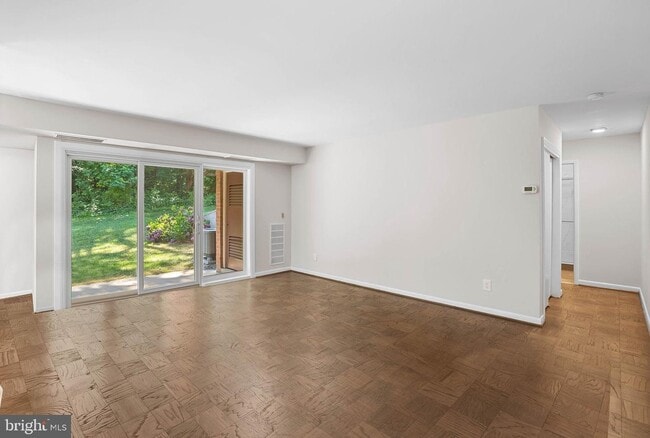 Photo - 3915 Lyndhurst Dr Unit 3915 Lyndhurst Dr, #103