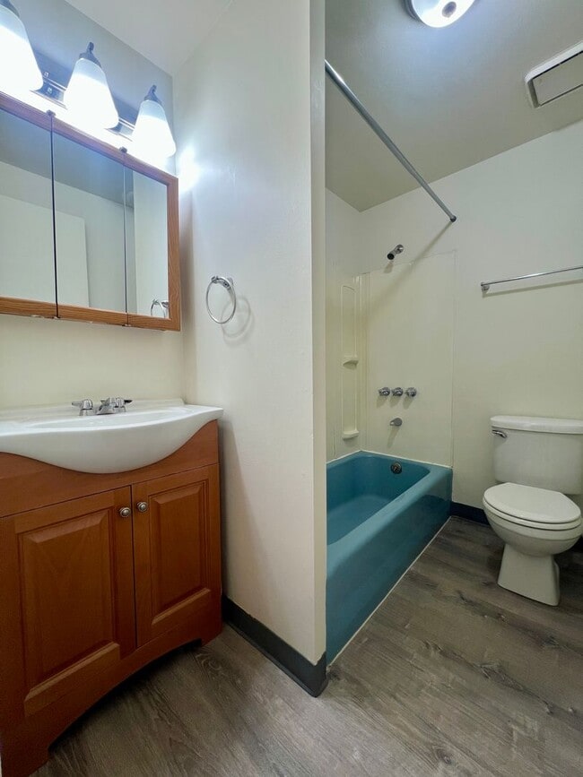 Photo - Fantastic Oakland 2Br! Great Location on t... Unit 3528#2
