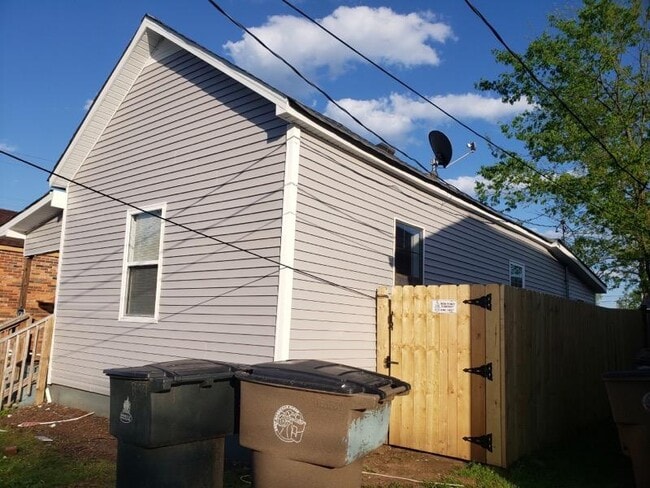 Photo - 1703 Cockrill St