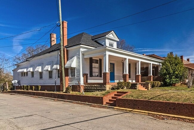 Photo - 2497 Napier Ave