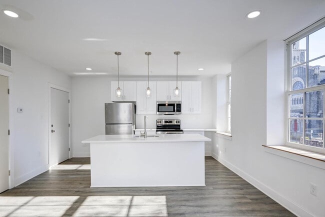 Building Photo - 211 E Union St Rental