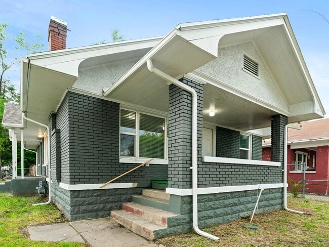 Building Photo - 3002 Porter Ave Unit 3002