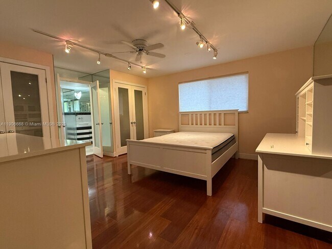 Photo - 1728 NE 39th St