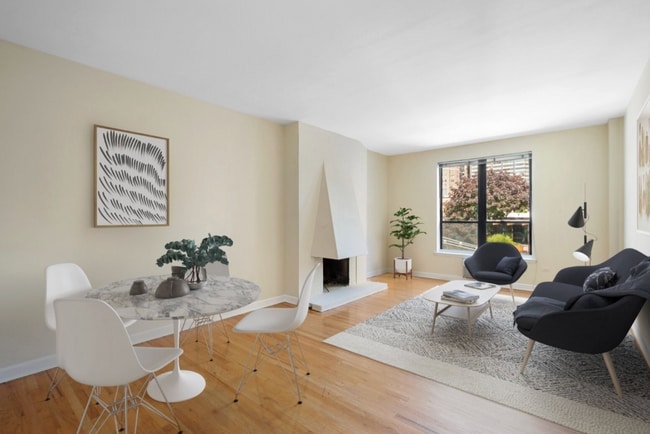 Photo - 1425 N Dearborn St
