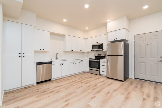 1BR, 1BA - 7676SF