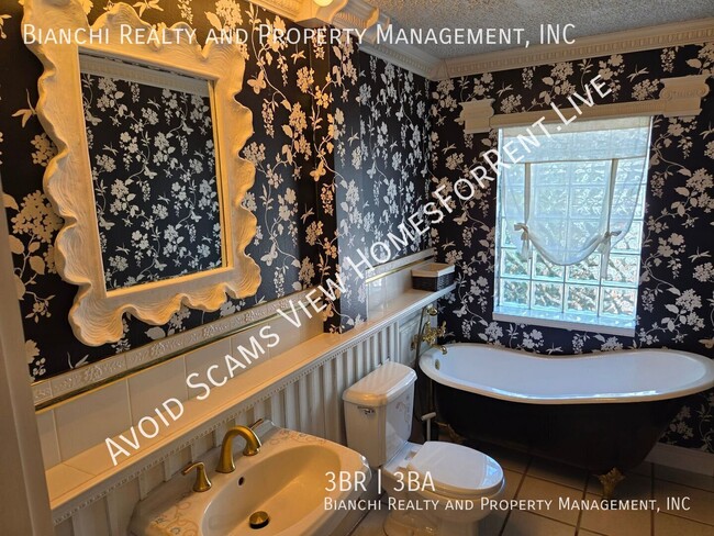 1132 Ridge Dr