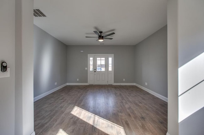 Photo - 2132 Gracie Bug Lp