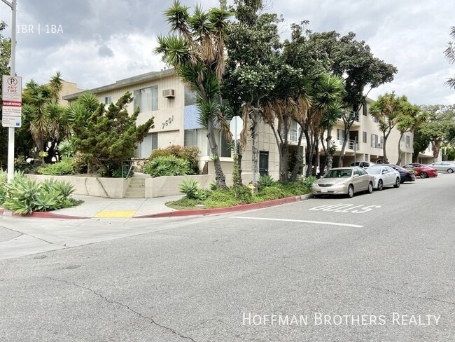 Photo - 1155 N Curson Ave Unit 7