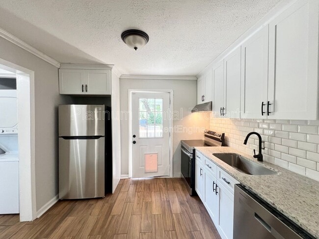 Photo - 440 Roy St SW