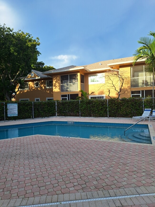 Photo - 401 SE 10th St Unidad 106B Rental