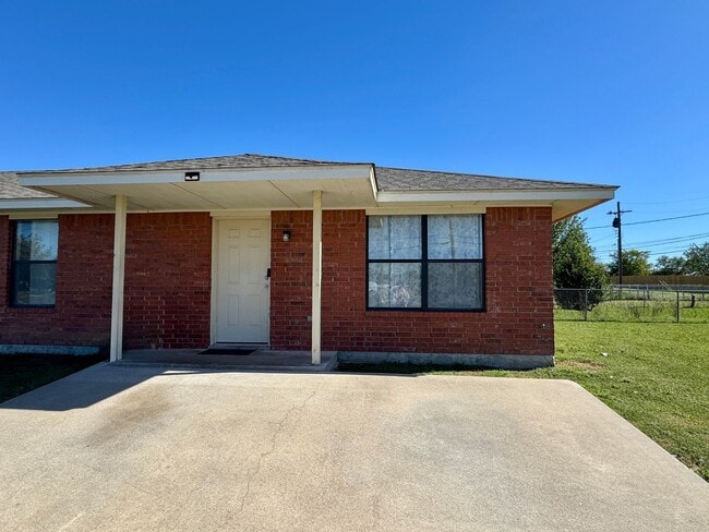 Photo - 1916 SW E Ave