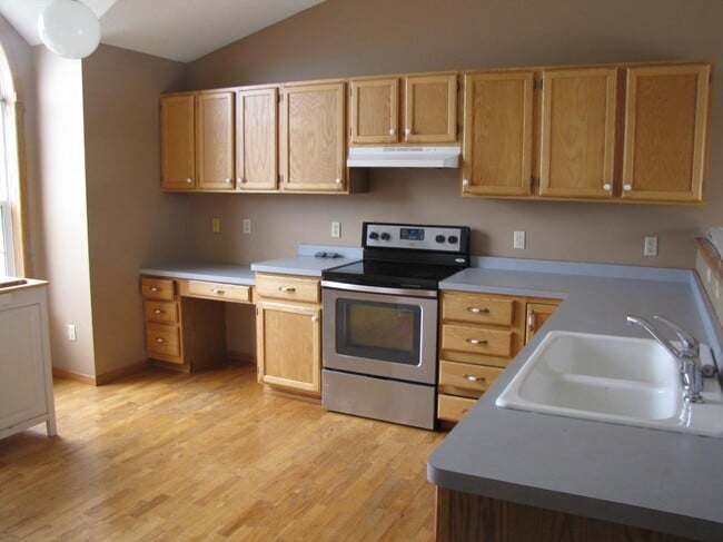 Photo - 4Bd*2Ba House in Farmington/Lakeville/AV Area! Avail. May 1st.