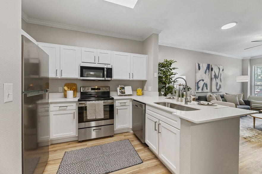 1BD, 1BA - 708SF - Kitchen