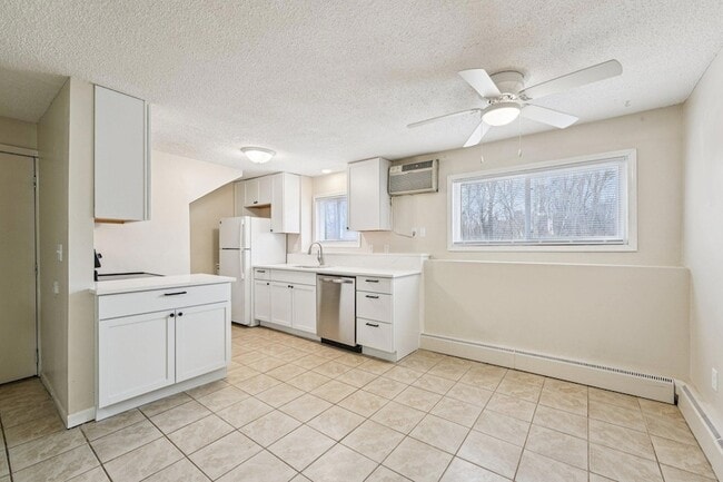 Photo - 17256 Kenyon St NE