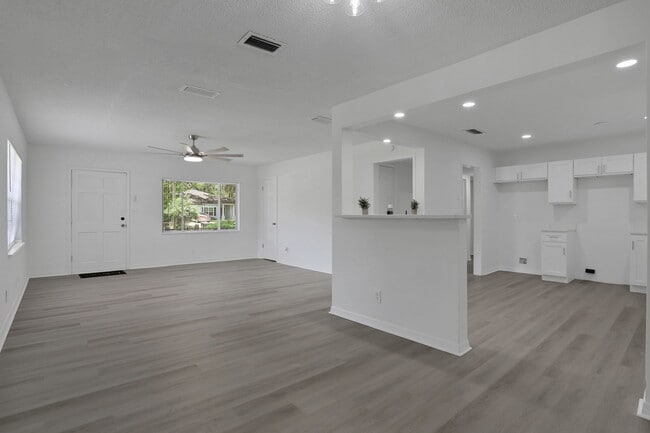 Photo - 3923 Tyndale Dr