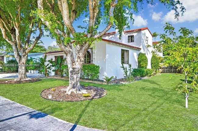 Photo - 991 NE 82nd St