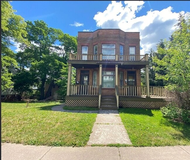 Building Photo - 920 E 5th St Unit 1