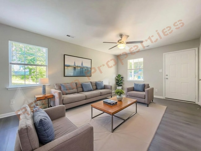 Photo - 601 Larchwood Dr