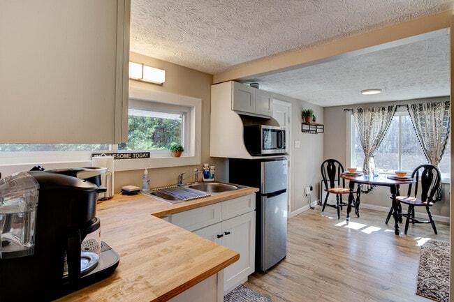 Kitchenette - 4403 Strawberry Plains Pike