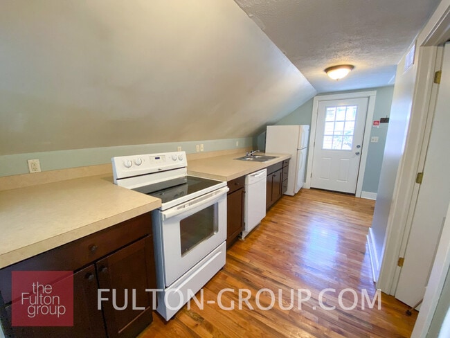 Photo - 20 Eastern Ave SE