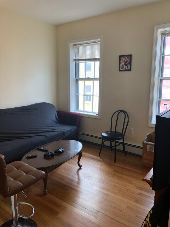 27 Phillips St