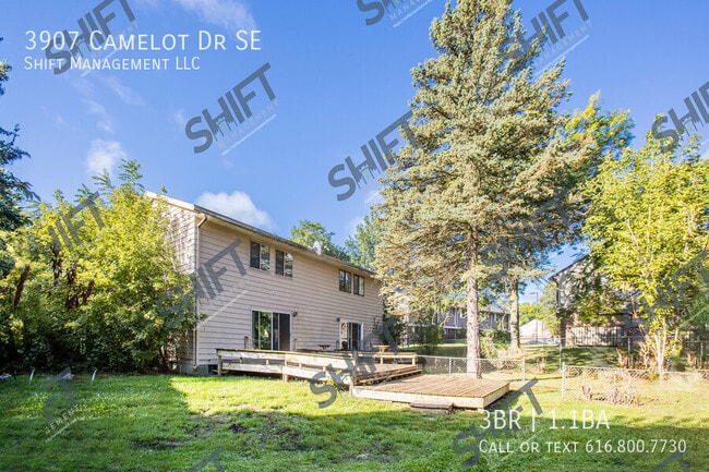 Photo - 3907 Camelot Dr SE