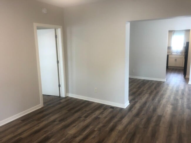 Photo - 949 Fulton St W