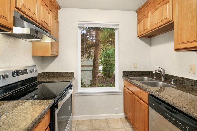 Photo - Stunning 2BR 1BA Apartment with Covered Lanai Unit NU-JAA10012_01