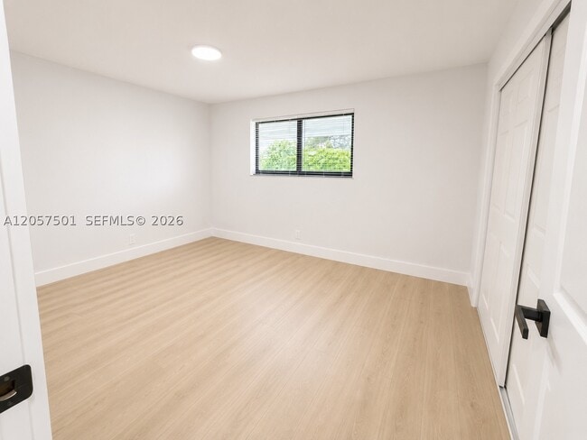 Building Photo - 4804 Garden A Unit A