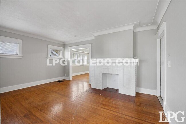 Photo - 2037 Alvin St