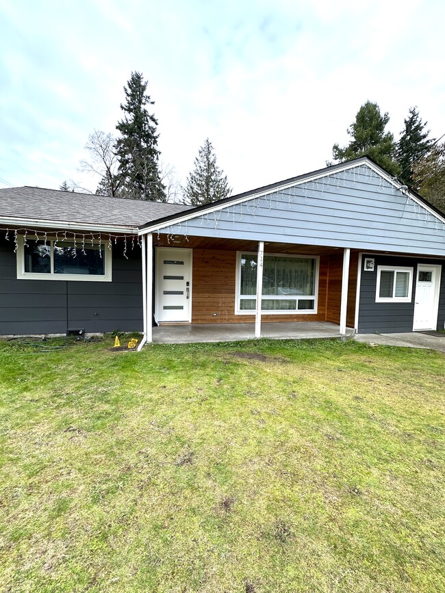 Photo - 714 N 179th St