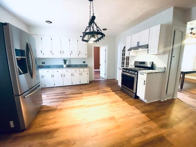 Photo - 20 Crystal St